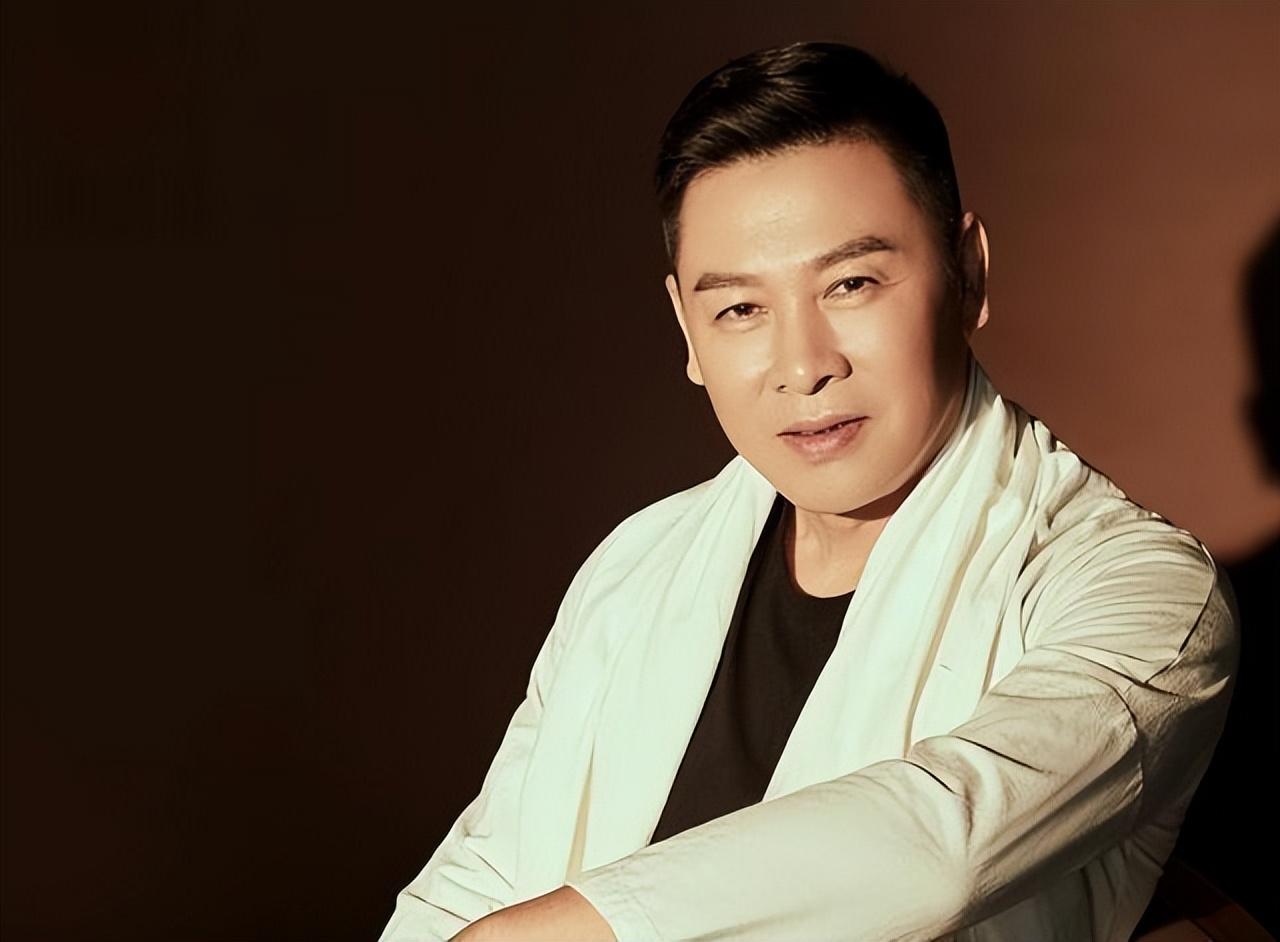 回顾胡亚捷妻子照顾3个家庭让他愧疚因岳父健康被妻子感激