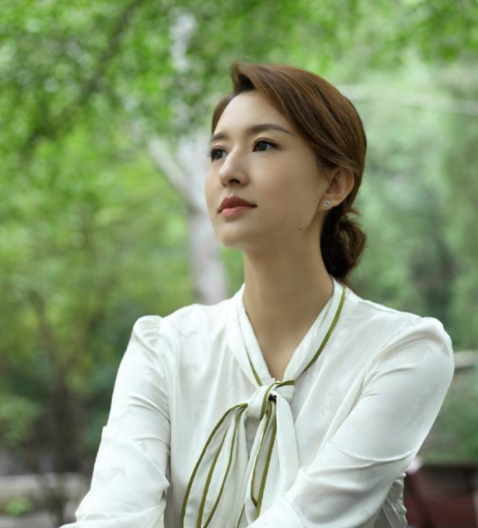 回顾张蕾我没有嫁给杨帆丈夫只是个普通商人直言对儿子有愧