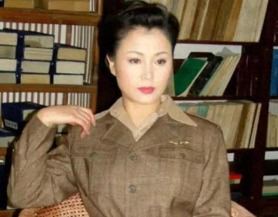 回顾她20岁结婚孩子2岁被离婚复出成名2婚丈夫骗她1000万