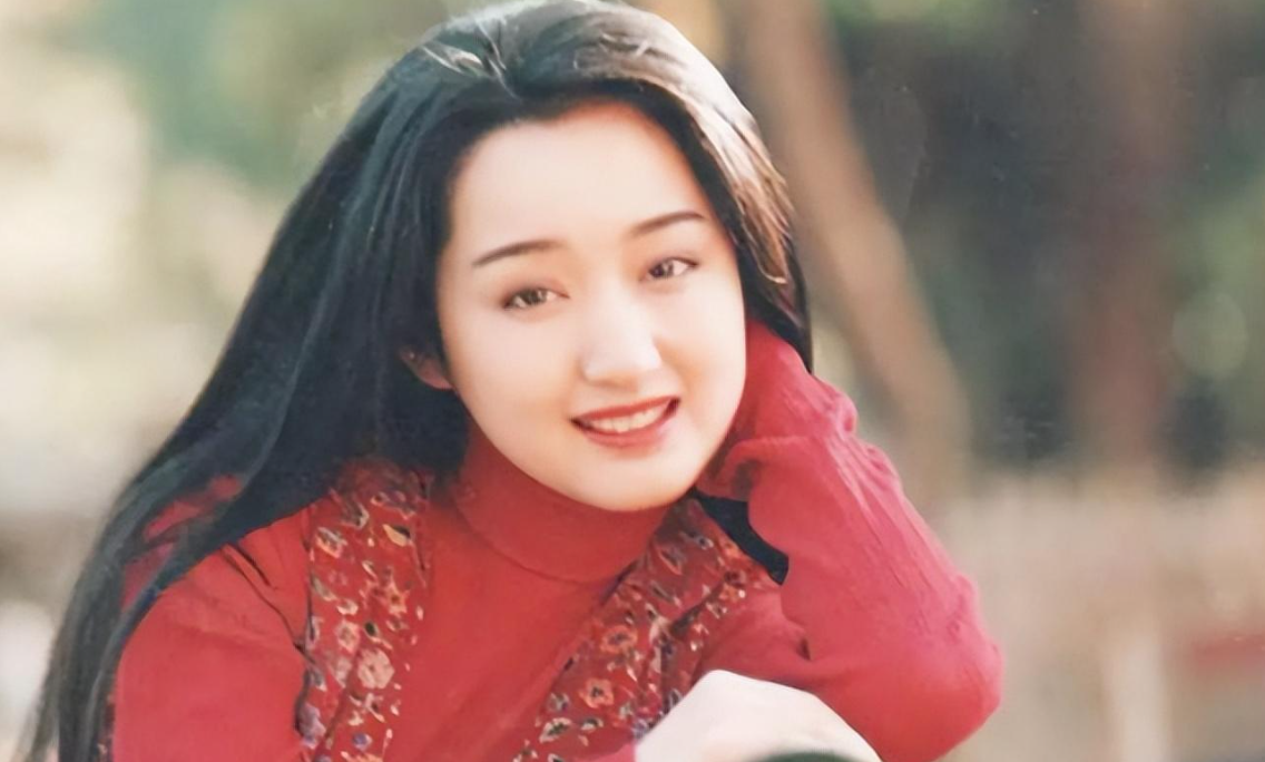 回顾原来53岁至今未婚的杨钰莹才是真正的人生赢家