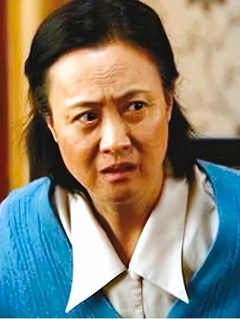 果不其然,电视剧爆火后,柏寒拿到了事业上最添彩的三大奖项,一个最佳