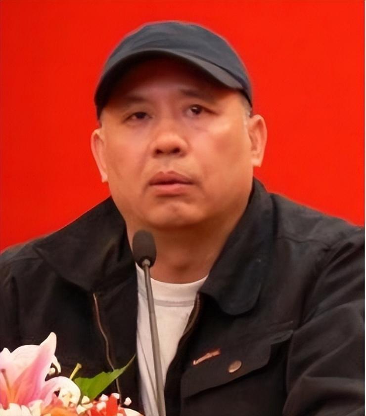 回顾剧雪嫁大13岁导演无儿无女不愿在演艺圈拍戏前夫病逝7年了