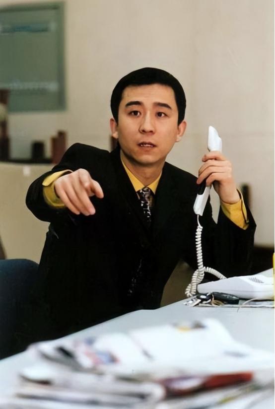 回顾演员赵毅对婚姻不愿将就48岁仍未婚父母为了他失眠流泪