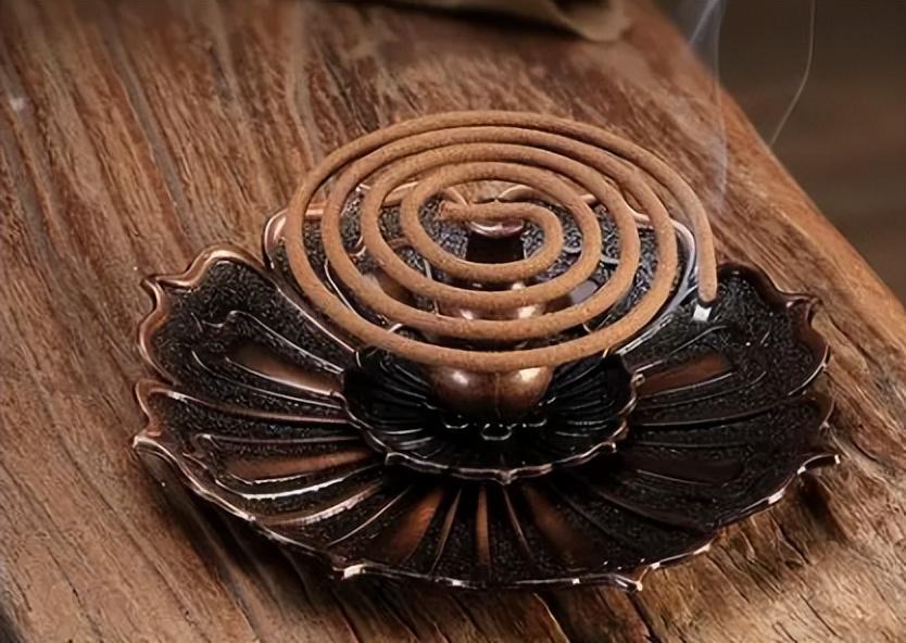 回顾烧香祈福时为何一定要烧三根香每根分别代表什么