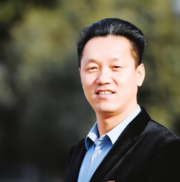 回顾北大保安高考第一人张俊成如今成职校校长