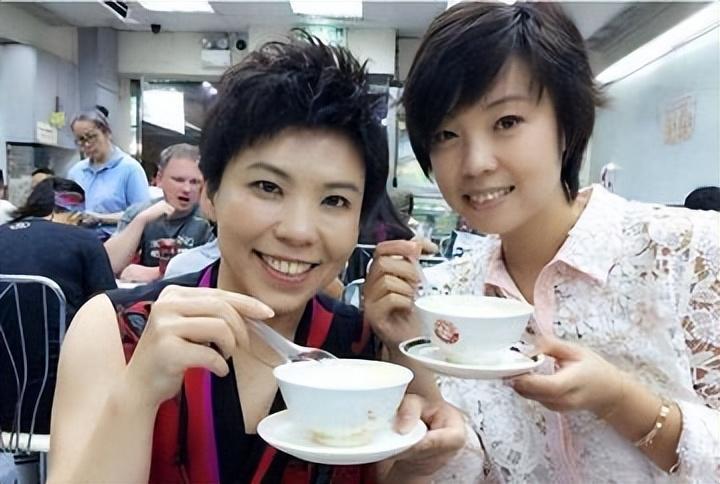 回顾张怡宁闪婚嫁给袁立前任生下一儿一女结婚14年被宠成宝贝