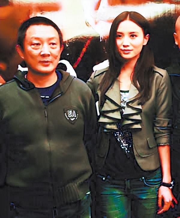 2003年,张导与刘蓓在《军人机密》剧组相识,随后二人便打得火热.