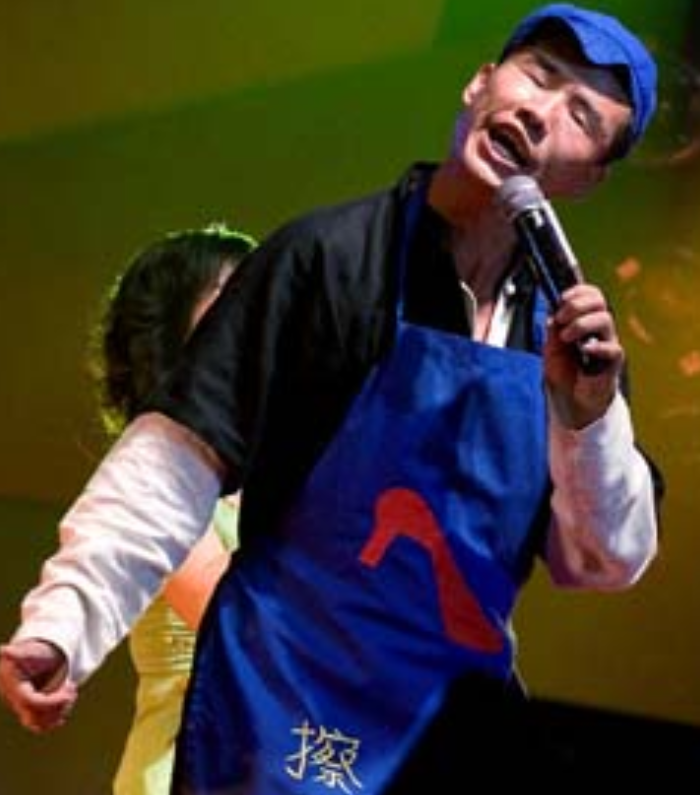 回顾被赵本山抛弃的徒弟关小平如今开酒厂住500万豪宅