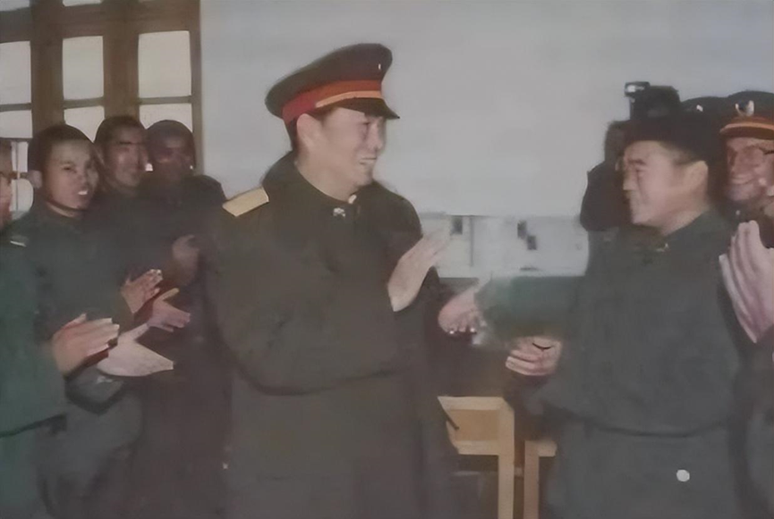 张万年一生在为党的革命奋斗不论是冲锋还是坐镇坚决一往直前