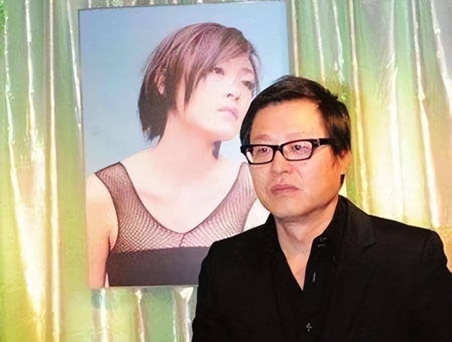 但被张超峰发现并持续给予安慰,鼓励,最终她选择和音乐圈人缘不佳的