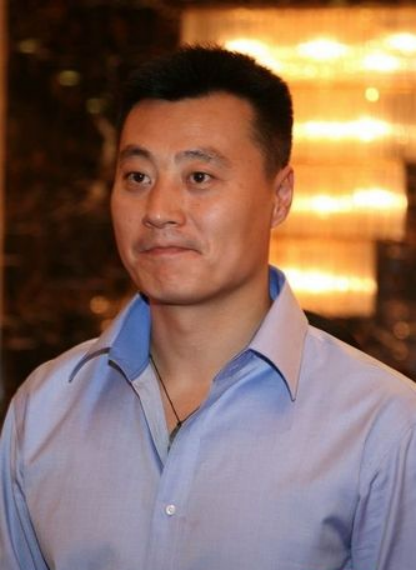 回顾任程伟26岁娶上戏同学成名后不弃患难妻一双女儿很幸福
