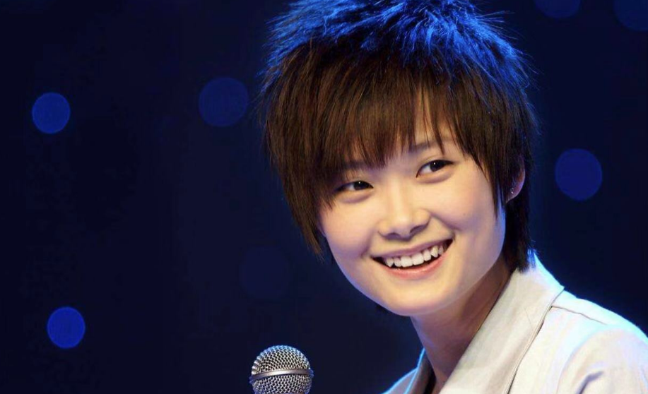 回顾李宇春以中性造型出名后男婚女嫁成了父母的心病