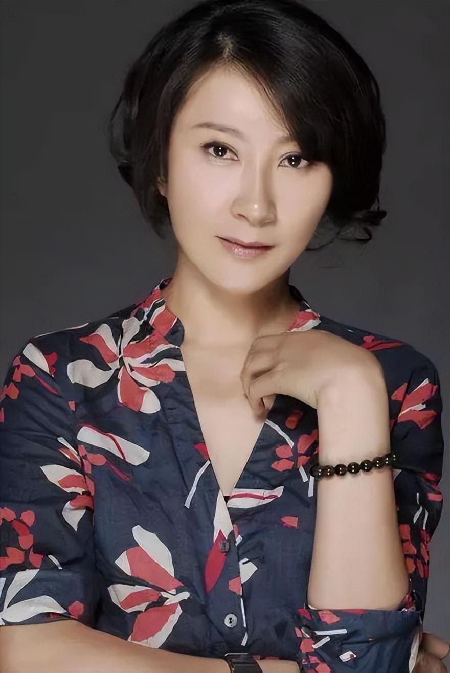 回顾苏小明成名后与前夫离婚出国后加入法国国籍现回国当演员