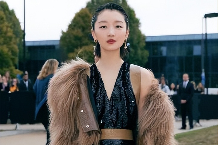演员只是长相稍有瑕疵,看久了总能找出可爱之处,实在不行还有身材垫底