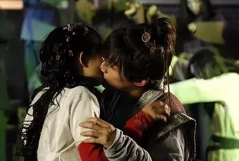 杨幂和赵又廷一起演的《三生三世十里桃花》,也是非常劲爆的.