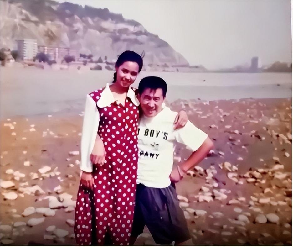 回顾于莉红31岁嫁给马诗红结婚22年没有孩子风光背后有眼泪