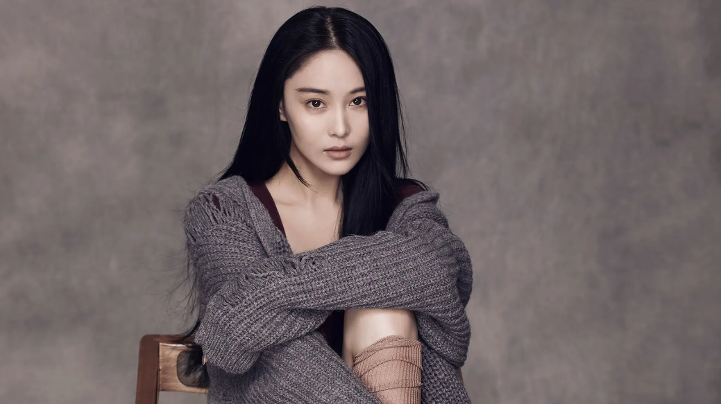 回顾嫁给军三代何捷生下一个女儿张馨予的生活幸福吗