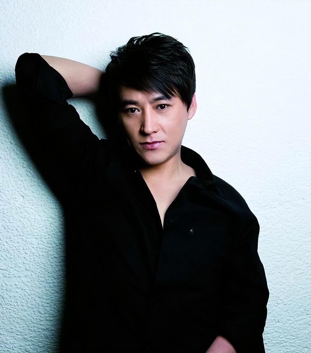 回顾刘小锋娶小16岁妻子朱墨生下两个儿子日子过得有滋有味