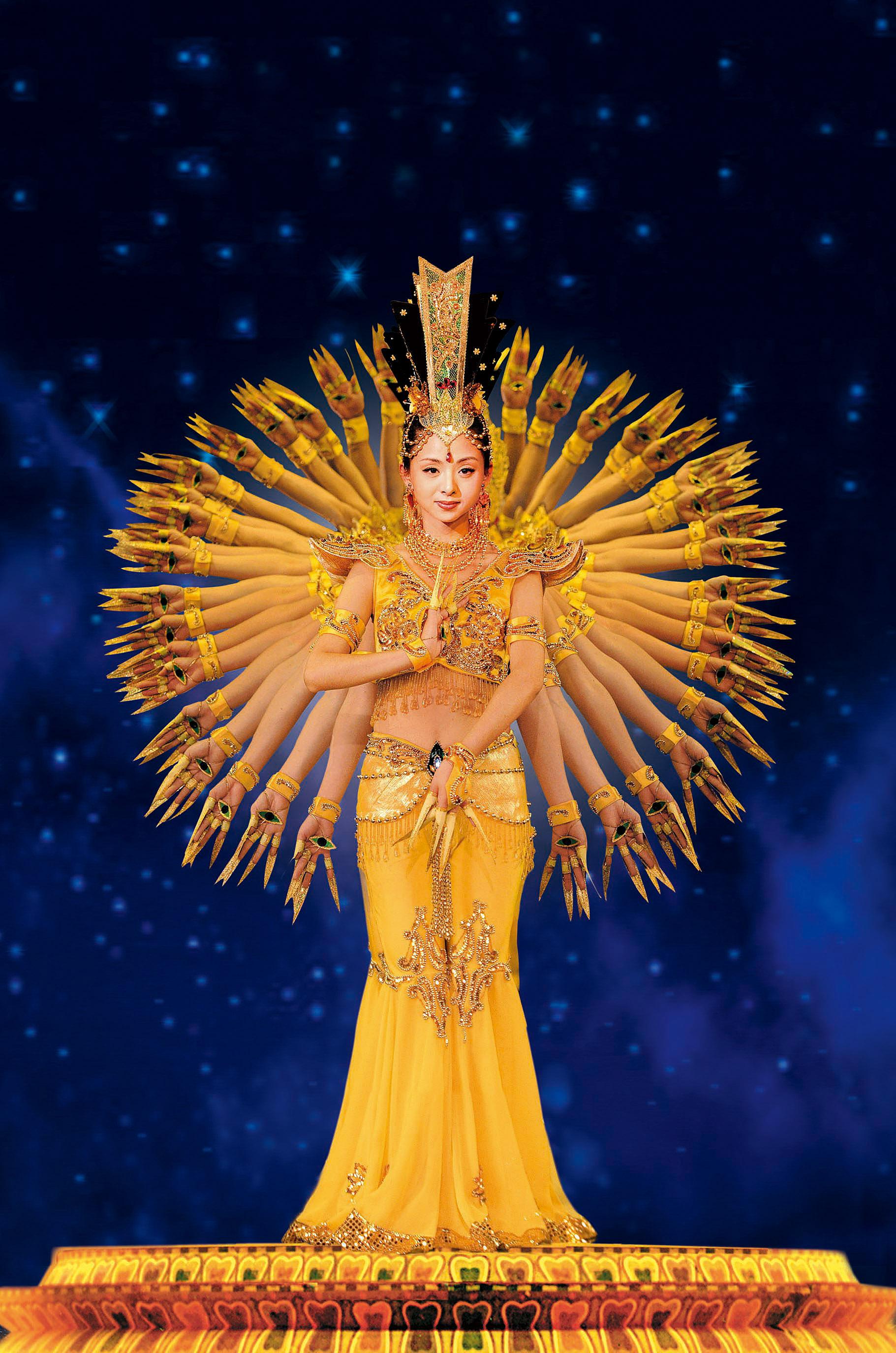 回顾千手观音邰丽华2岁失聪27岁拒绝富商下嫁理工男46岁怎样了