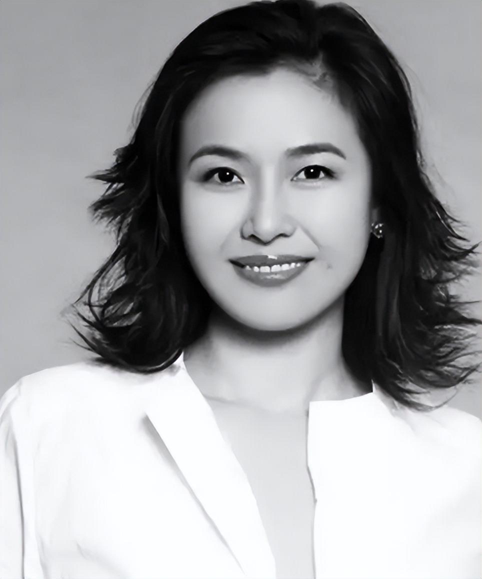 回顾王澜从名导垂爱的梨涡美人到发福大妈她的励志人生