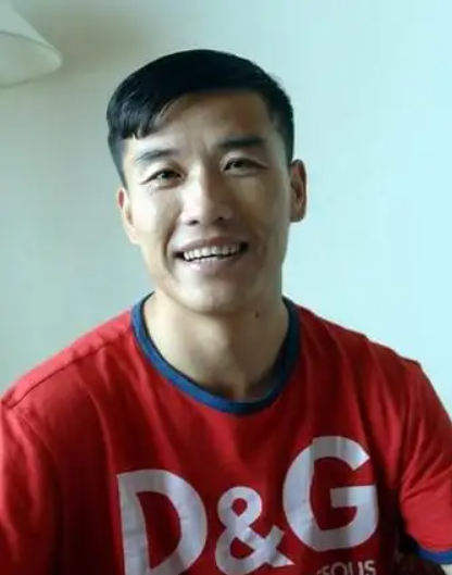 回顾被赵本山抛弃的徒弟关小平如今开酒厂住500万豪宅