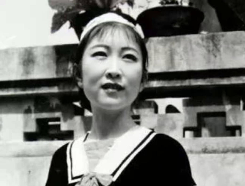 回顾唐国强的女儿唐莉我的早逝母亲我的再婚父亲我带泪亲情