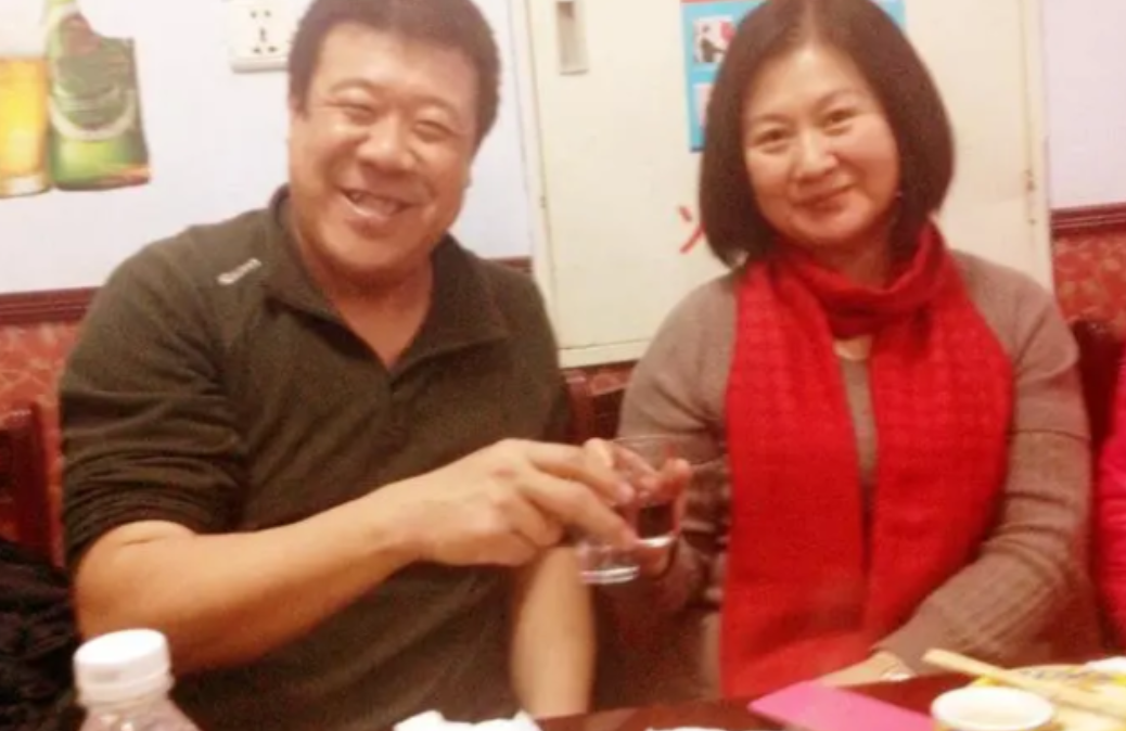 回顾秦卫东被两任前妻无情抛弃却被三婚媳妇当成宝