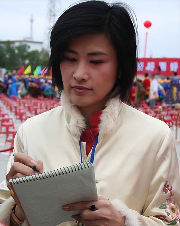 回顾主持人吴小莉和亲哥浙江相认对方一贫如洗她帮没帮亲哥