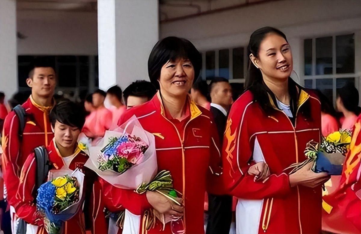 1993年,女排新星王怡为何放弃排球事业,远赴美国?