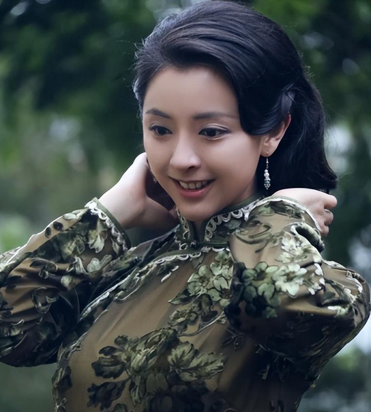 二,黄小蕾:"长相一般"的成年"夏玉书",就是差点运气