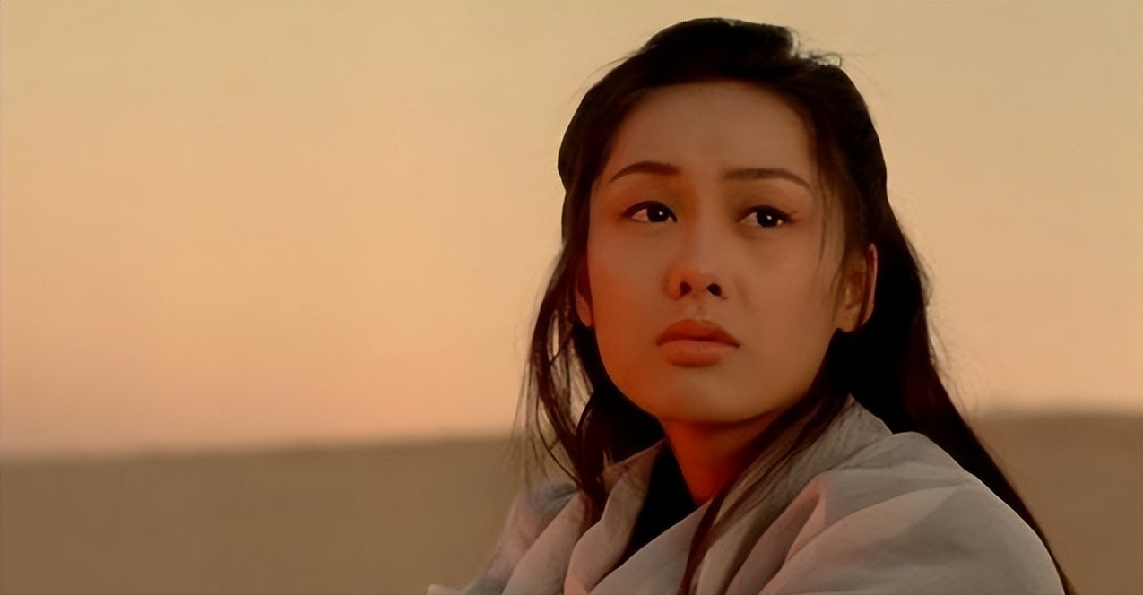 回顾52岁朱茵现状曝光住深山残屋开97年破车昔日女神怎么了