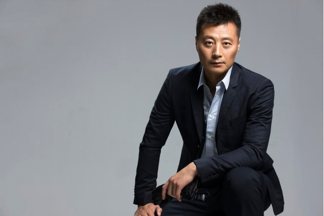 回顾任程伟26岁娶上戏同学成名后不弃患难妻一双女儿很幸福