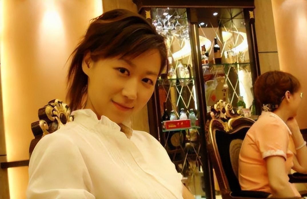 回顾著名主持人魏笑新婚24小时离世丈夫至今未娶