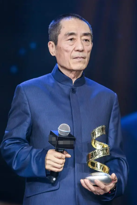 回顾19岁为张艺谋生子被藏13年公开身份她的故事比想得更精彩