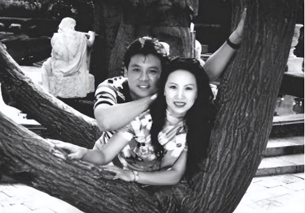 回顾演员赵越嫁二婚佟凡恩爱25年57岁无儿无女亦无悔