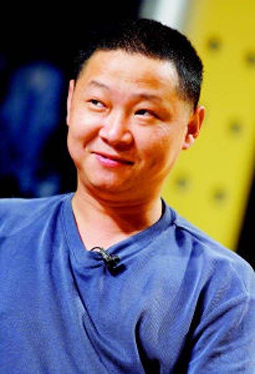 赵亮出生在四川成都的一个文工团军区大院里.