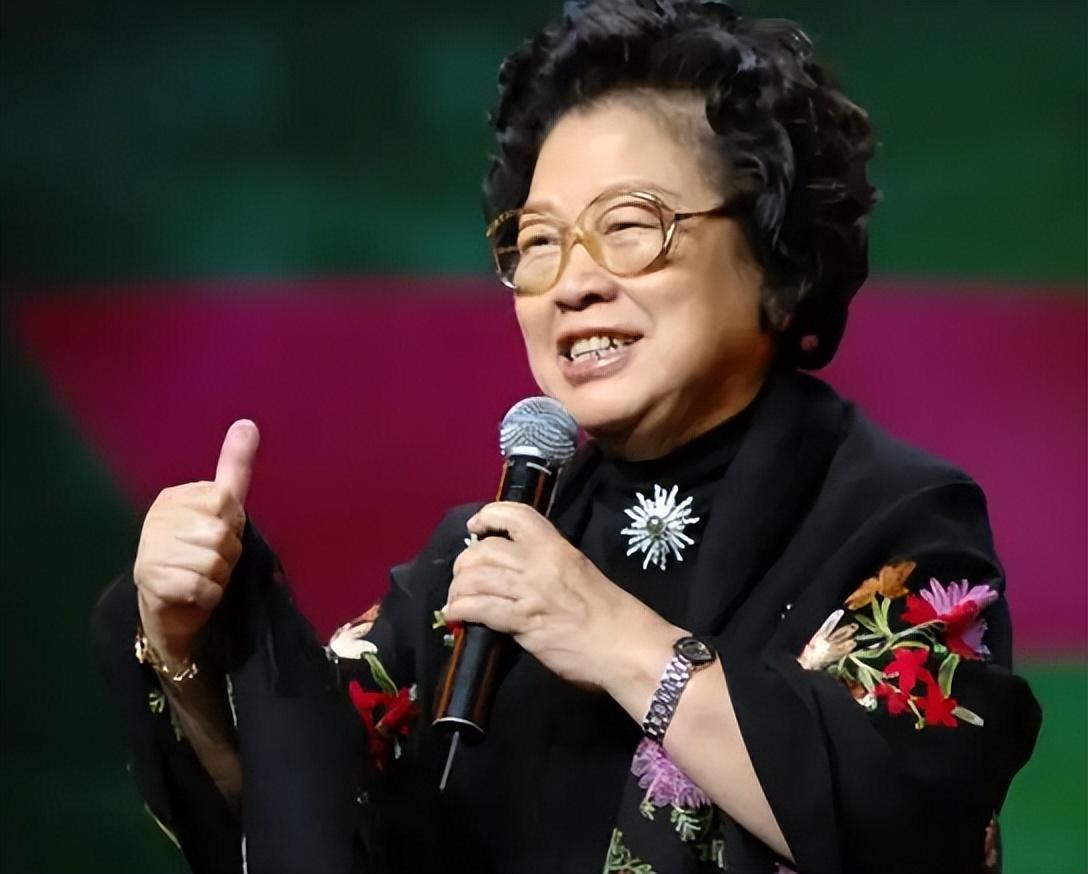 回顾马玉涛辉煌背后有泪水从童养媳到歌唱家感谢的人是母亲