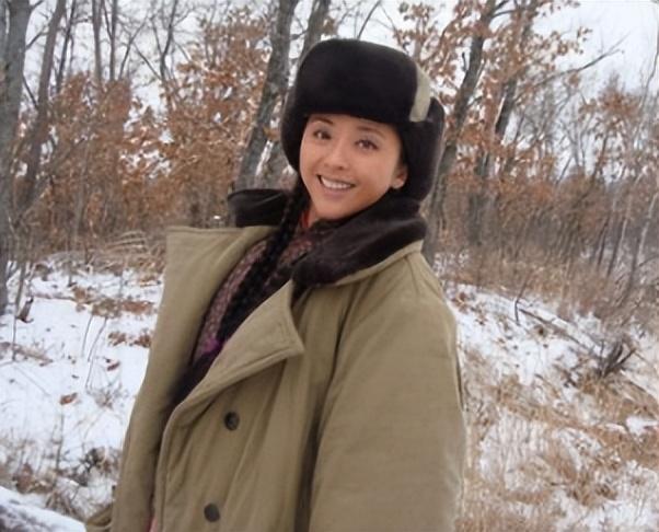 二,黄小蕾:"长相一般"的成年"夏玉书",就是差点运气