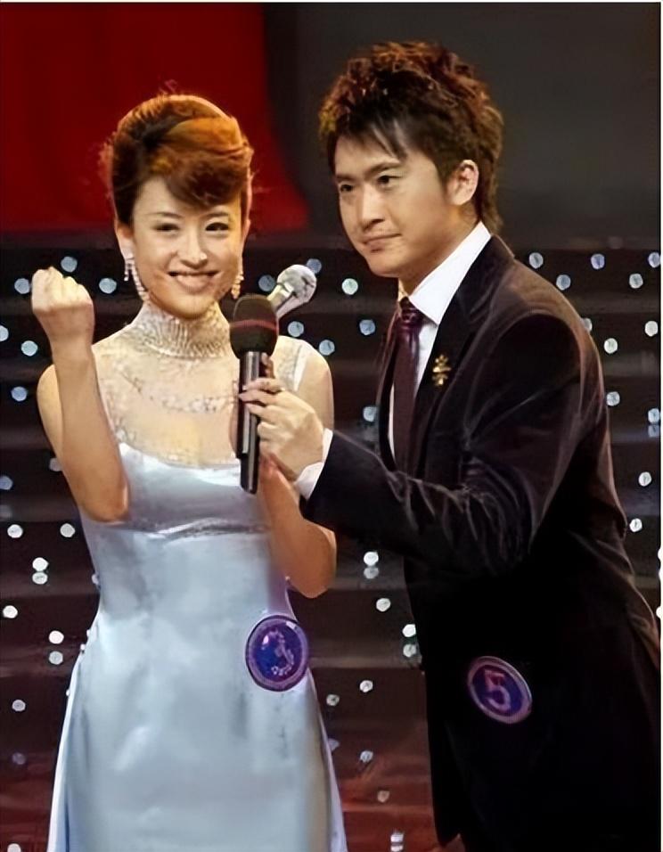 回顾杨帆娶平凡妻子李松奇生下两个女儿日子过得有滋有味