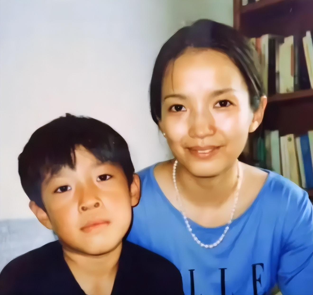 回顾吕丽萍不后悔和张丰毅组建家庭余生只想做儿子的好妈妈