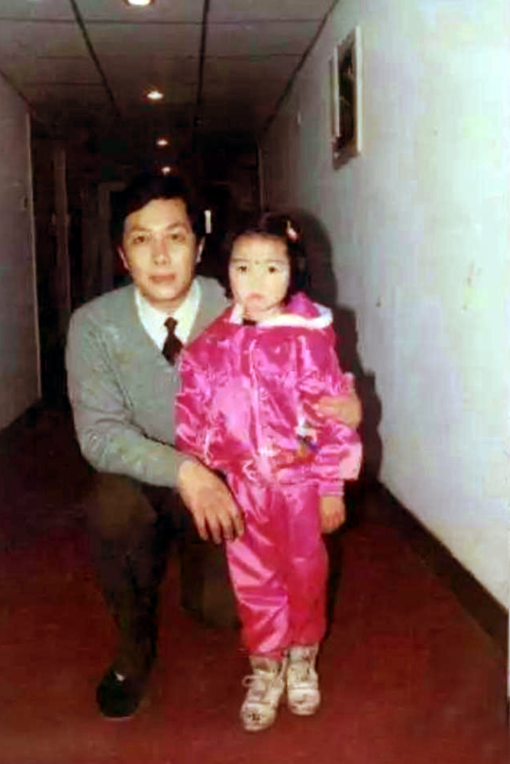 回顾唐国强的女儿唐莉我的早逝母亲我的再婚父亲我带泪亲情