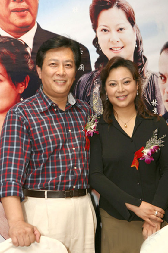 回顾唐国强的女儿唐莉我的早逝母亲我的再婚父亲我带泪亲情