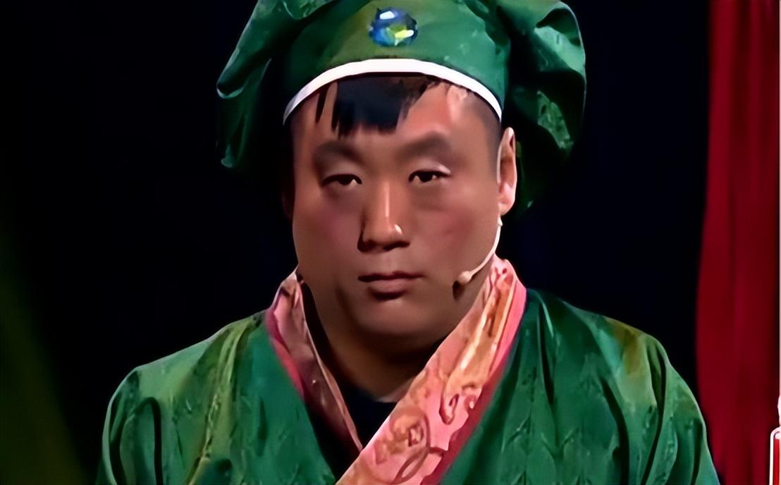 回顾宋晓峰30岁娶初恋结婚15年生一女赵家班中清醒的一个