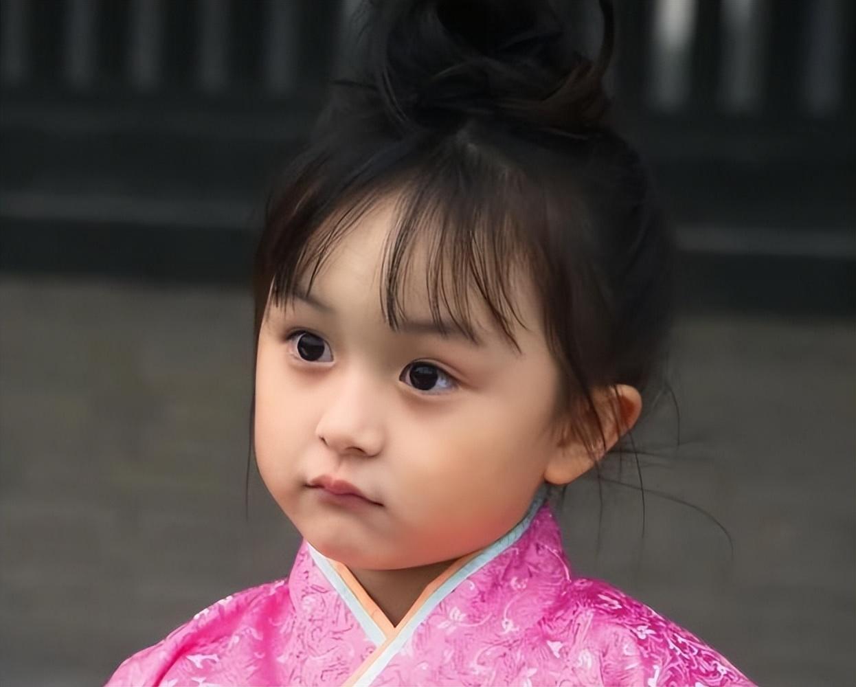 回顾刘楚恬2岁出道年入百万因长相甜美被禁止整容现长成啥样