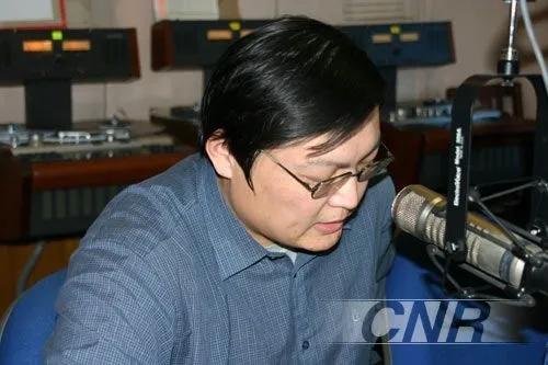 回顾梁宏达当年他在退圈之前都经历了什么
