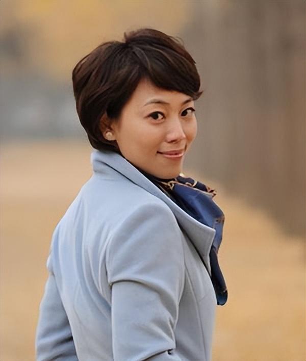 1972年,劳春燕出生在我国的浙江绍兴,十分著名的黄酒之乡,也是鲁迅