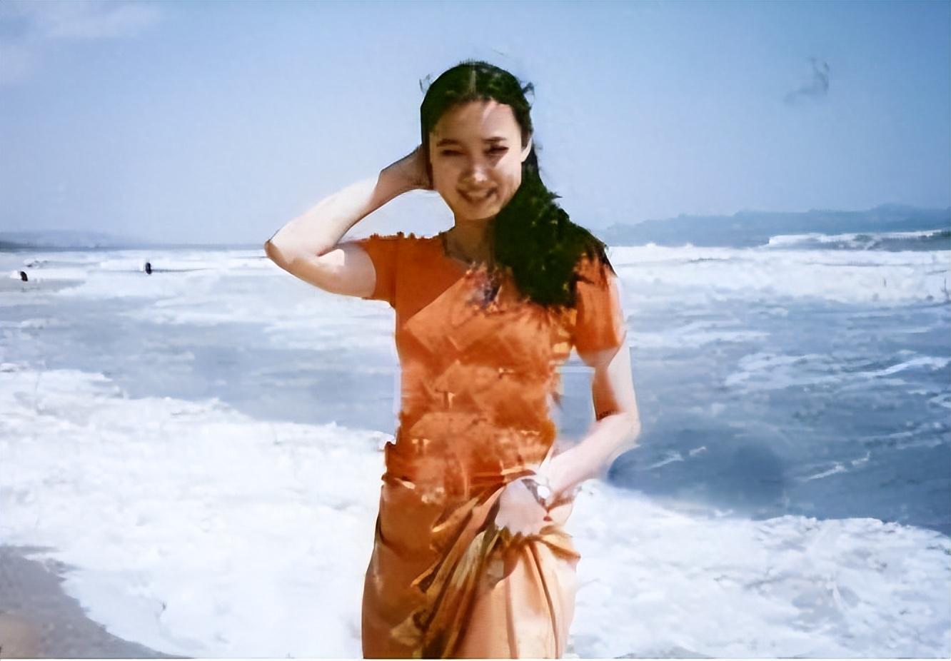 这她估计是要感谢年轻时自己的"呕心沥血",因为桑晨一"出道"便接手了