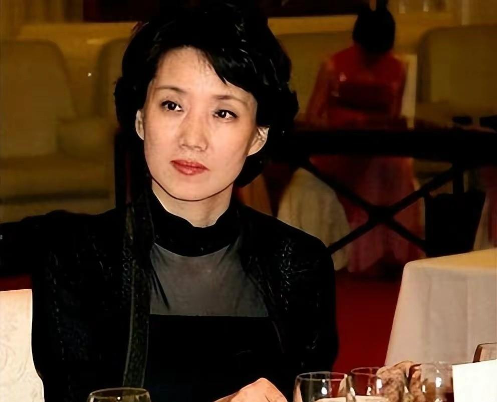 回顾李修平曲折婚姻路42岁找到真爱幸福笑傲江湖