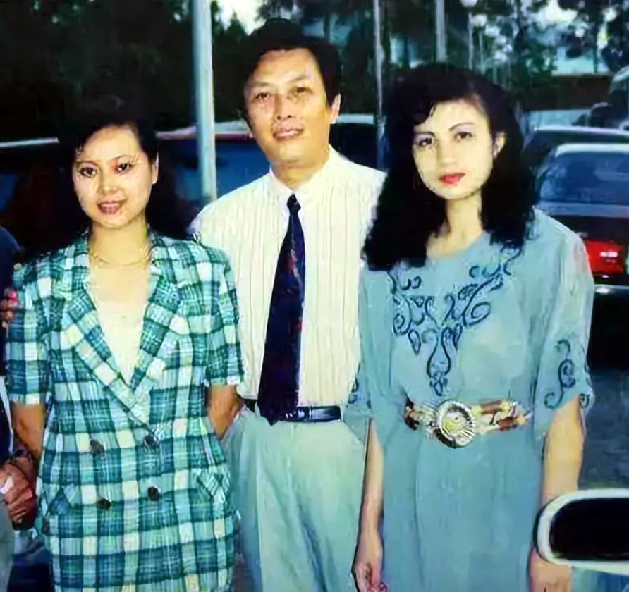 回顾唐国强的女儿唐莉我的早逝母亲我的再婚父亲我带泪亲情