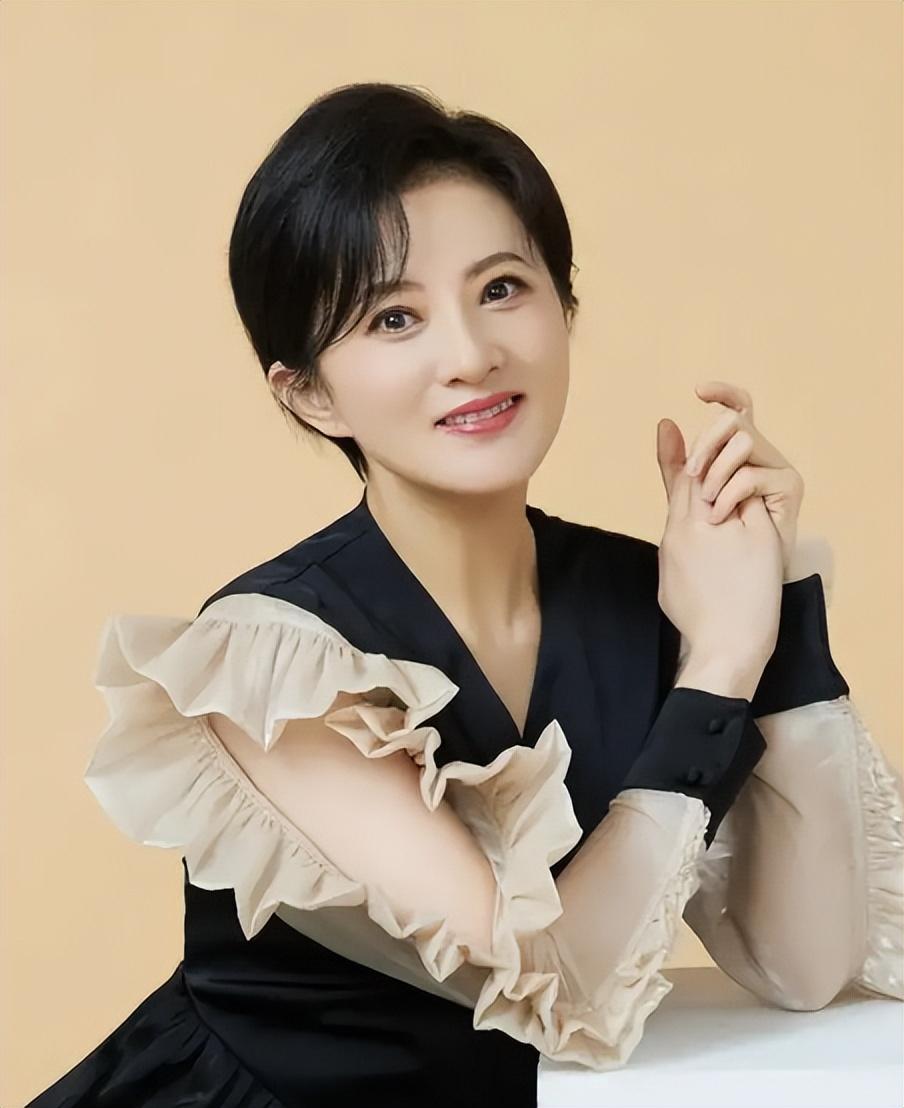 回顾金铭我43岁虽没结婚但不代表没伴侣人过得快活潇洒重要